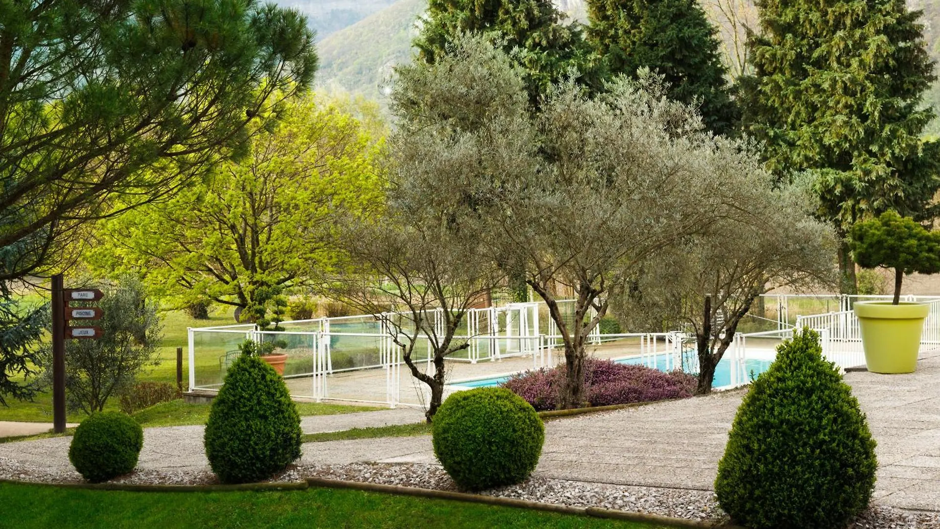 Novotel Grenoble Nord Voreppe 4*,