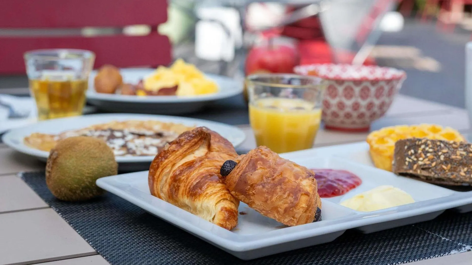 Novotel Grenoble Nord Voreppe Hotel